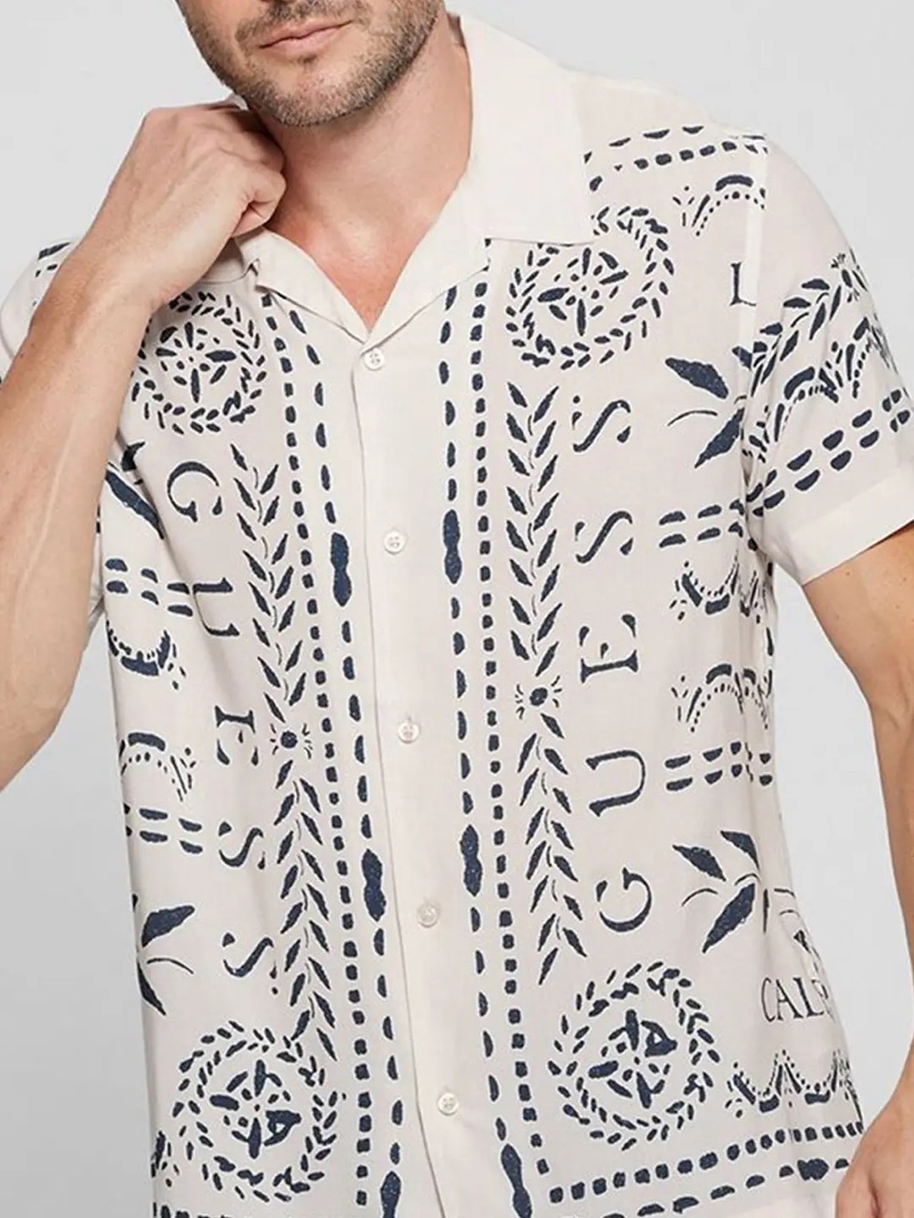 GUESS  men’s XL Shirt with Navy print NWT